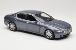Maserati Quattroporte Blue Metallic Hot Wheels 1:18 B7003 メタル - 画像 6/8