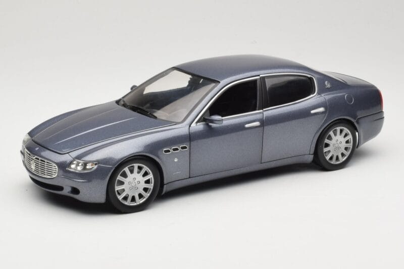 Maserati Quattroporte Blue Metallic Hot Wheels 1:18 B7003 メタル