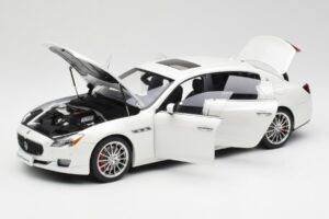 Maserati Quattroporte VI GTS アルパインホワイト AUTOart 1:18 75808 メタル - 画像 2/8