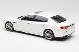Maserati Quattroporte VI GTS アルパインホワイト AUTOart 1:18 75808 メタル - 画像 7/8