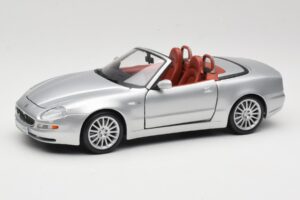 Maserati Spyder シルバー Maisto 1:18 31667 メタル