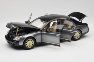 Maybach 57 SWB Caspian Black Himalayas Grey AUTOart 1:18 76151 メタル - 画像 2/9