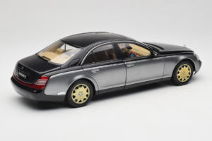 Maybach 57 SWB Caspian Black Himalayas Grey AUTOart 1:18 76151 メタル - 画像 3/9