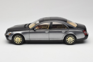 Maybach 57 SWB Caspian Black Himalayas Grey AUTOart 1:18 76151 メタル - 画像 4/9