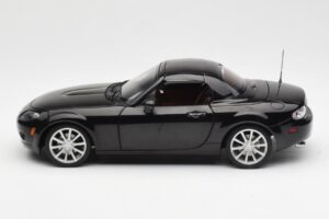 Mazda MX-5 NC Roadster リトラクタブルハードトップ US仕様 ブラック AUTOart 1:18 75971 メタル - 画像 6/10