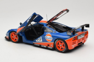 McLaren F1 GTR Gulf #33 R. Bellm / M. Weaver / J-J. Lehto 24 Hours of Le Mans 1996 UT Models 1:18 530161833 メタル - 画像 5/8