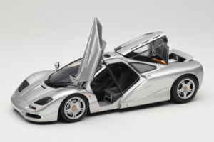 McLaren F1 シルバー UT Models 1:18 530133180-R1 メタル - 画像 2/8