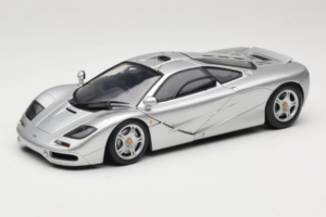 McLaren F1 シルバー UT Models 1:18 530133180-R1 メタル