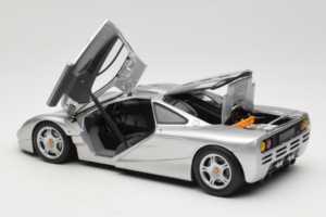McLaren F1 シルバー UT Models 1:18 530133180-R1 メタル - 画像 5/8