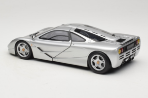 McLaren F1 シルバー UT Models 1:18 530133180-R1 メタル - 画像 7/8