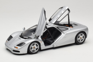 McLaren F1 シルバー UT Models 1:18 530133180 メタル - 画像 2/8