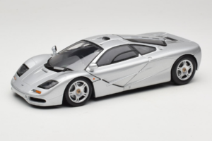 McLaren F1 シルバー UT Models 1:18 530133180 メタル