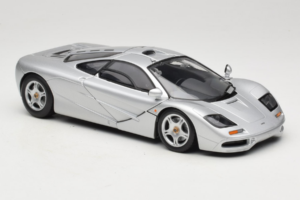 McLaren F1 シルバー UT Models 1:18 530133180 メタル - 画像 6/8