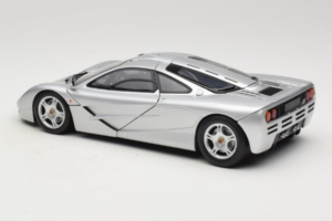 McLaren F1 シルバー UT Models 1:18 530133180 メタル - 画像 7/8
