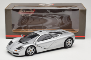 McLaren F1 シルバー UT Models 1:18 530133180 メタル - 画像 8/8