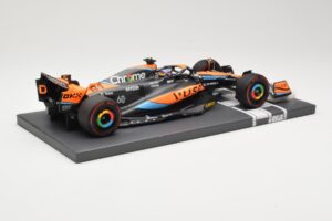 McLaren MCL60 #81 O. Piastri F1 2023 Minichamps 1:18 537231881 メタル - 画像 3/6