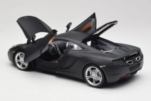 McLaren MP4-12C マット サテライト グレー Minichamps 1:18 110133024 メタル - 画像 5/8