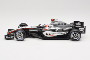 McLaren MP4-20 Mercedes #9 K. Raikkonen F1 2005 Minichamps 1:18 B66962337 メタル - 画像 3/6