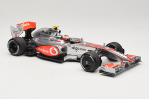 McLaren MP4-24 Mercedes #2 H. Kovalainen F1 2009 Dealer Edition Minichamps 1:18 B66960041 メタル - 画像 4/7