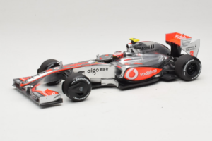 McLaren MP4-24 Mercedes #2 H. Kovalainen F1 2009 Dealer Edition Minichamps 1:18 B66960041 メタル