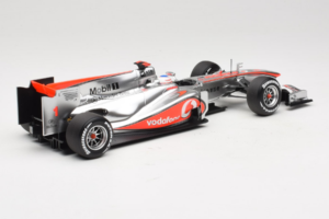 McLaren MP4-25 Mercedes #1 J. Button Vodafone McLaren Showcar F1 2010 Minichamps 1:18 530101801 メタル - 画像 2/7