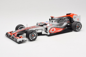 McLaren MP4-25 Mercedes #1 J. Button Vodafone McLaren Showcar F1 2010 Minichamps 1:18 530101801 メタル