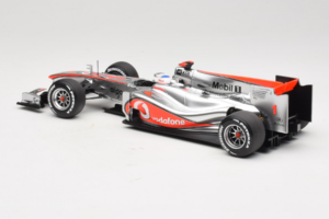 McLaren MP4-25 Mercedes #1 J. Button Vodafone McLaren Showcar F1 2010 Minichamps 1:18 530101801 メタル - 画像 5/7