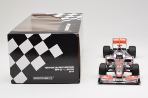 McLaren MP4-25 Mercedes #1 J. Button Vodafone McLaren Showcar F1 2010 Minichamps 1:18 530101801 メタル - 画像 7/7
