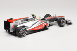 McLaren MP4-25 Mercedes #2 L. Hamilton Vodafone McLaren F1 2010 Minichamps 1:18 530101802 メタル - 画像 2/7