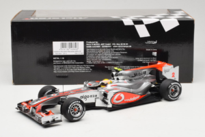McLaren MP4-25 Mercedes #2 L. Hamilton Vodafone McLaren F1 2010 Minichamps 1:18 530101802 メタル - 画像 6/7