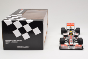 McLaren MP4-25 Mercedes #2 L. Hamilton Vodafone McLaren F1 2010 Minichamps 1:18 530101802 メタル - 画像 7/7