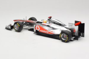 McLaren MP4-26 Mercedes #3 L. Hamilton Vodafone McLaren F1 2011 Minichamps 1:18 530111803 メタル - 画像 5/7
