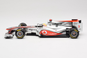 McLaren MP4-26 Mercedes #3 L. Hamilton Vodafone McLaren Showcar F1 2011 Minichamps 1:18 530111873 メタル - 画像 3/7