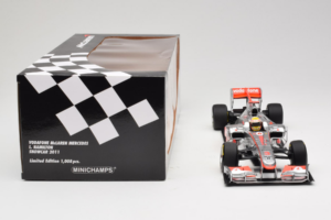 McLaren MP4-26 Mercedes #3 L. Hamilton Vodafone McLaren Showcar F1 2011 Minichamps 1:18 530111873 メタル - 画像 7/7