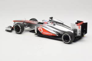 McLaren MP4-28 Mercedes #5 J. Button Vodafone McLaren F1 2013 Minichamps 1:18 530131805 メタル - 画像 5/7