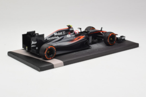McLaren MP4-30 Honda #22 J. Button McLaren Honda F1 Team Spanish Grand Prix 2015 Minichamps 1:18 537151122 メタル - 画像 3/7