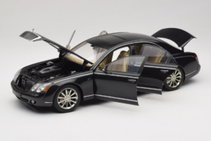 Maybach 57S ブラック AUTOart 1:18 76156 メタル - 画像 2/7