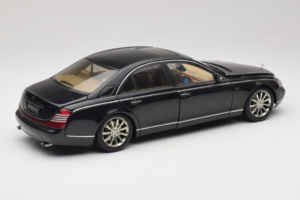 Maybach 57S ブラック AUTOart 1:18 76156 メタル - 画像 3/7