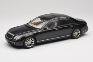 Maybach 57S ブラック AUTOart 1:18 76156 メタル
