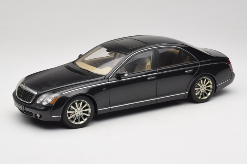 Maybach 57S ブラック AUTOart 1:18 76156 メタル