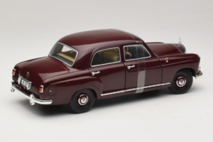 Mercedes 180 Ponton ダークレッド Revell 1:18 08876 メタル - 画像 2/6