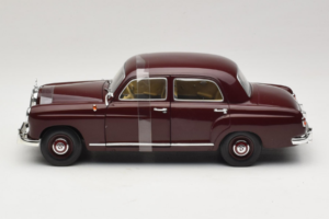 Mercedes 180 Ponton ダークレッド Revell 1:18 08876 メタル - 画像 3/6