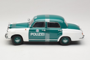 Mercedes 180 Ponton Polizei Revell 1:18 8863 メタル - 画像 3/6