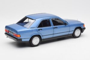 Mercedes 190E W201 ダイヤモンド ブルー ディーラー エディション Norev 1:18 B66040661 メタル - 画像 3/8