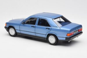 Mercedes 190E W201 ダイヤモンド ブルー ディーラー エディション Norev 1:18 B66040661 メタル - 画像 7/8