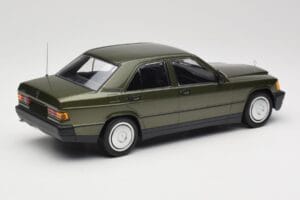 Mercedes 190E W201 グリーンメタリック Minichamps 1:18 155037001 メタル - 画像 2/6