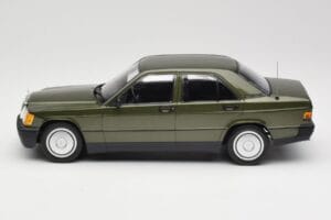 Mercedes 190E W201 グリーンメタリック Minichamps 1:18 155037001 メタル - 画像 3/6