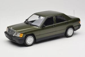 Mercedes 190E W201 グリーンメタリック Minichamps 1:18 155037001 メタル