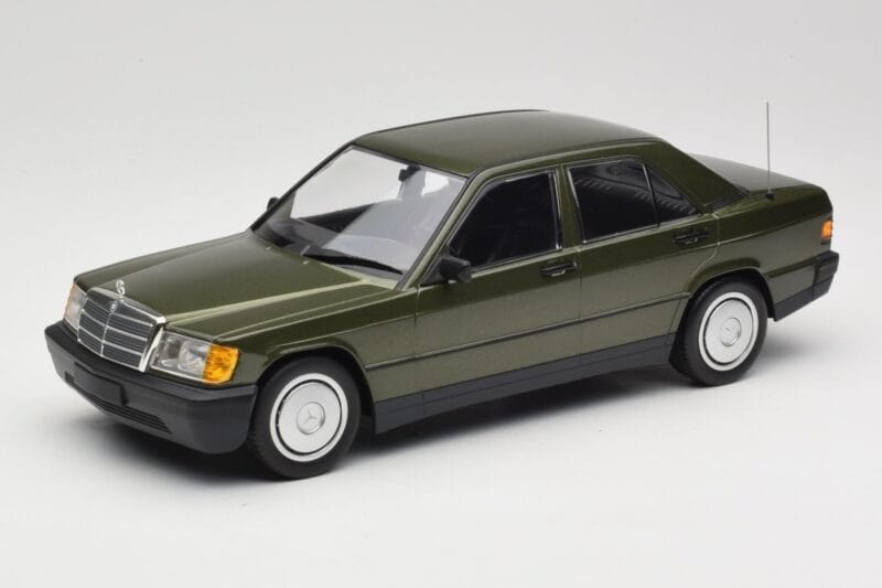 Mercedes 190E W201 グリーンメタリック Minichamps 1:18 155037001 メタル