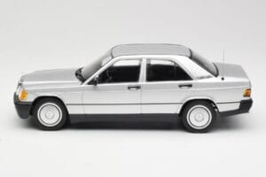 Mercedes 190E W201 シルバー Minichamps 1:18 155037004 メタル - 画像 3/6